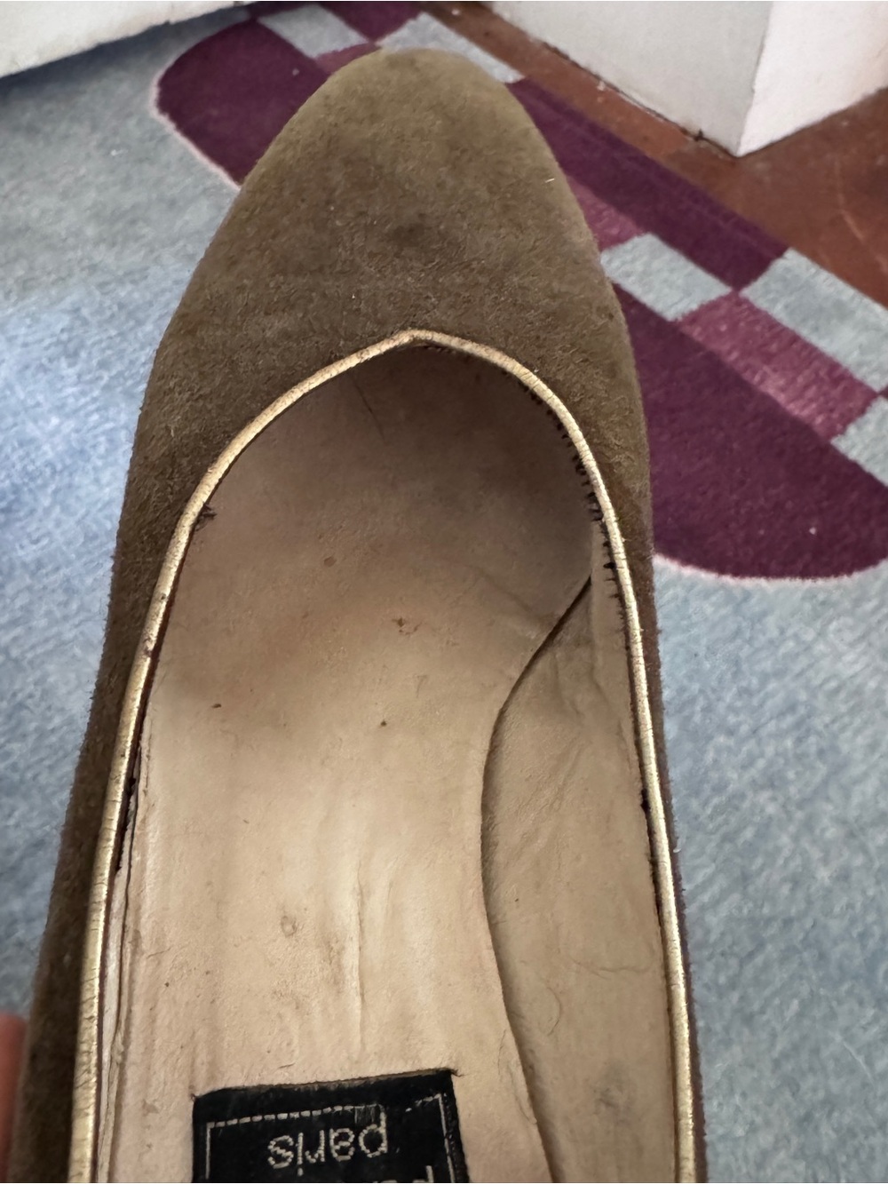 Vintage 80s Suede Kitten Heel Pump Khaki Ungaro Parallèle Paris Fleur-de-Lis 7.5 - Picture 7 of 9